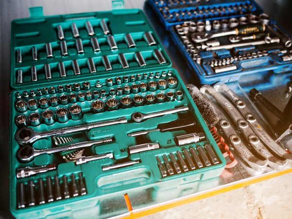 Ferramentas para oficina mecânica: como montar um kit completo sem desperdiçar dinheiro?